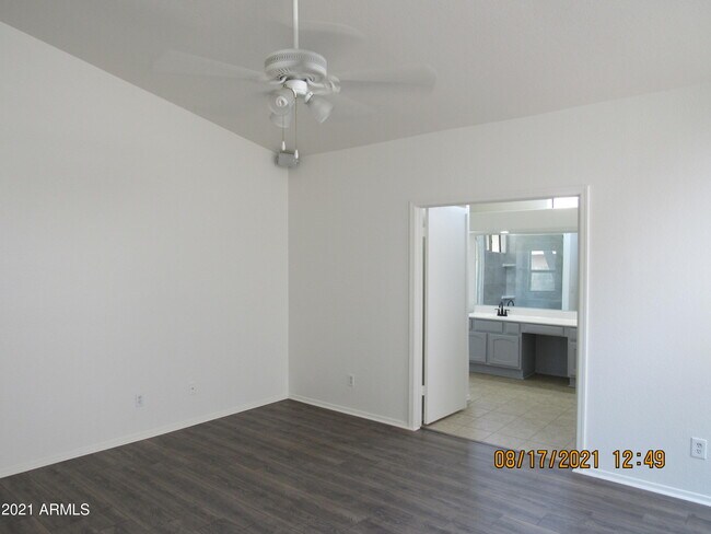 Building Photo - 4516 W Behrend Dr