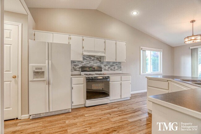 Building Photo - Charming Ranch in Desirable East County with Private Fenced Yard