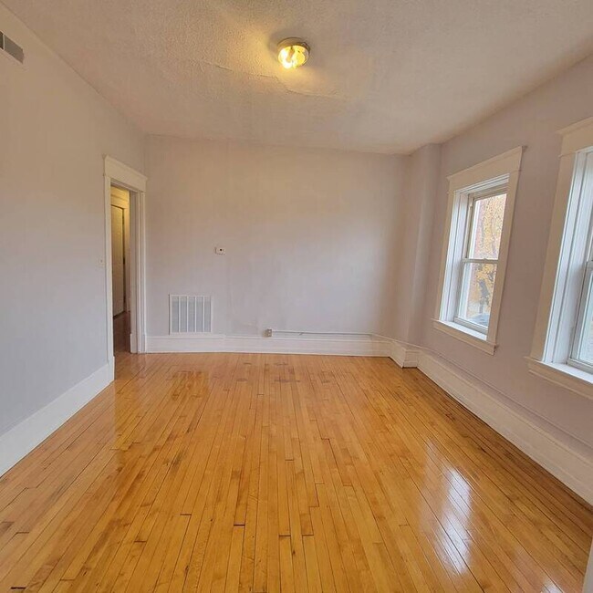 Building Photo - 597 Blair Ave