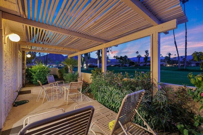 Building Photo - 74939 Vía Lago