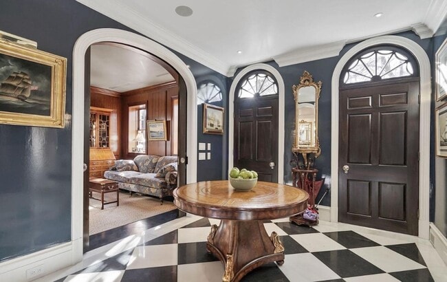 Building Photo - Georgetown East Village Perfection with PA...