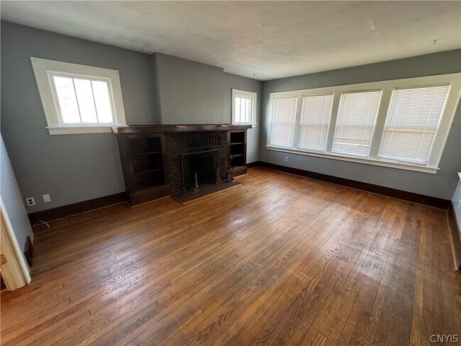 Building Photo - 295-97 N Midler Ave