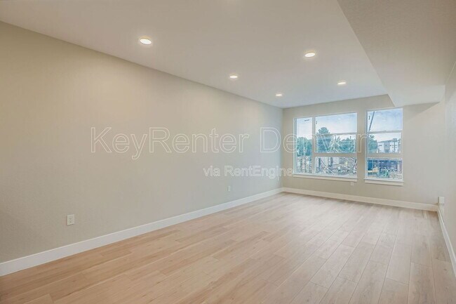 Building Photo - 2208 S Albion St