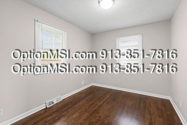 Building Photo - Welcome home to this beautifully updated 3-bedroom home in Kansas City, KS!