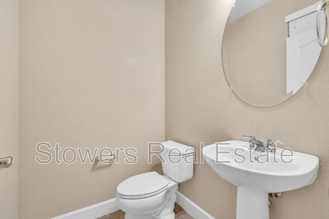 Building Photo - 718 El Paseo Cir