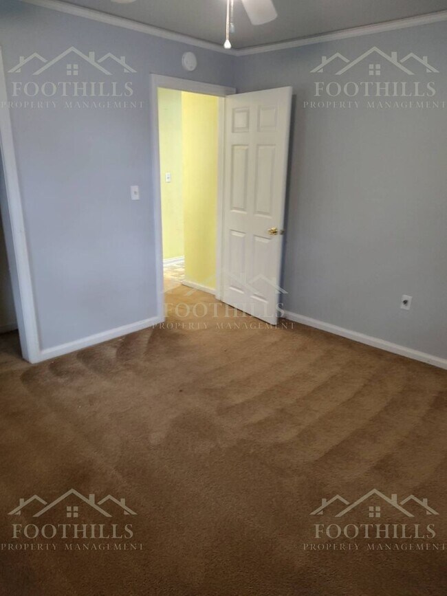 Building Photo - 2712 Cedar Ln