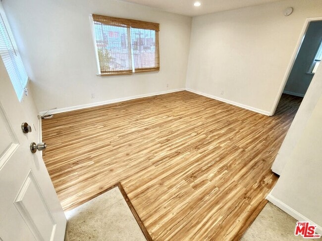 Building Photo - 947 Victoria Ave