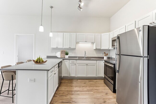 Building Photo - Lake Ridge Apartments