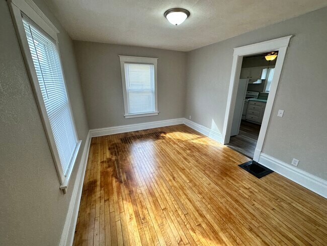 Building Photo - 832 Hackett St