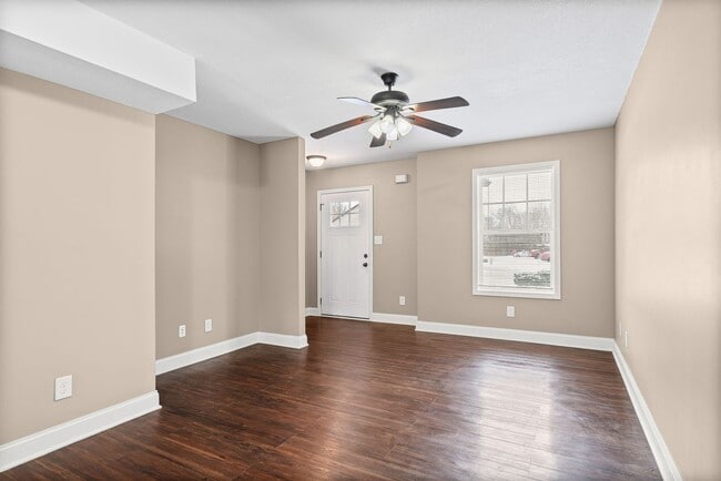 Building Photo - Pet Friendly Two Bedroom!