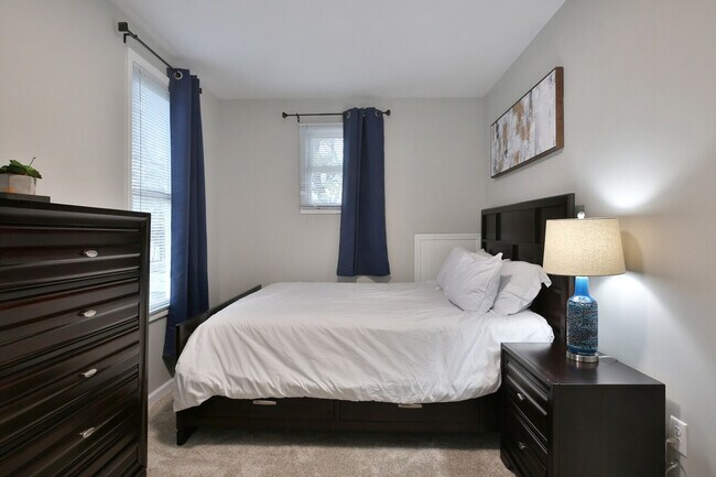 Building Photo - 137 E Tompkins St