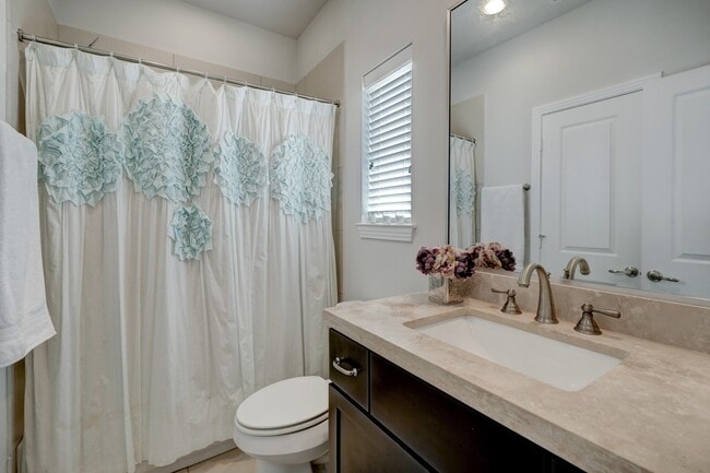 Building Photo - 2231 Chenevert St