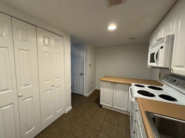 Building Photo - 303 3rd St