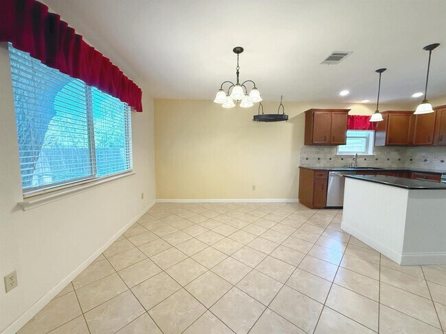 Building Photo - 2631 Oak Meadow Dr