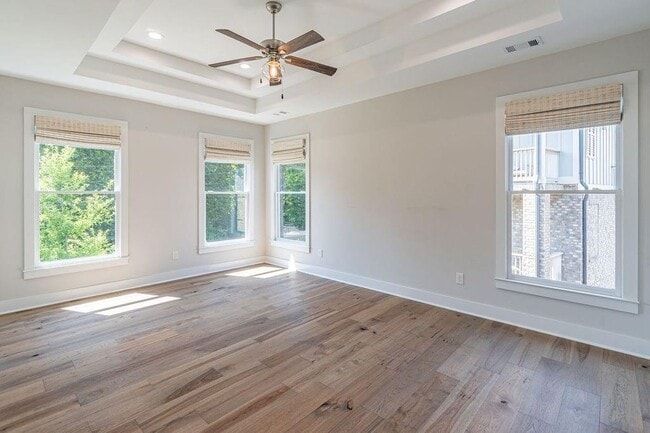 Building Photo - 370 Thrasher St NW