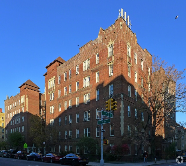 Primary Photo - The Buckingham Apartments