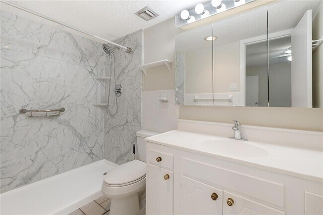 Building Photo - 2704 Whitney Pl