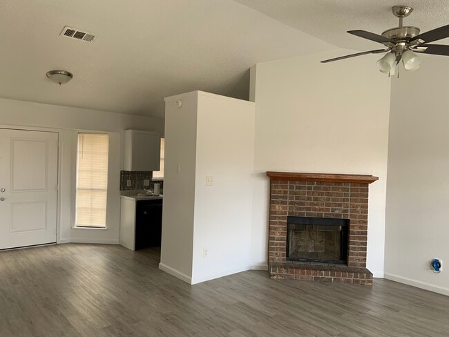 Building Photo - Grasslands