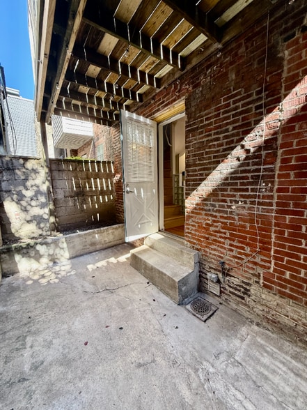 Building Photo - 1008 Salter St