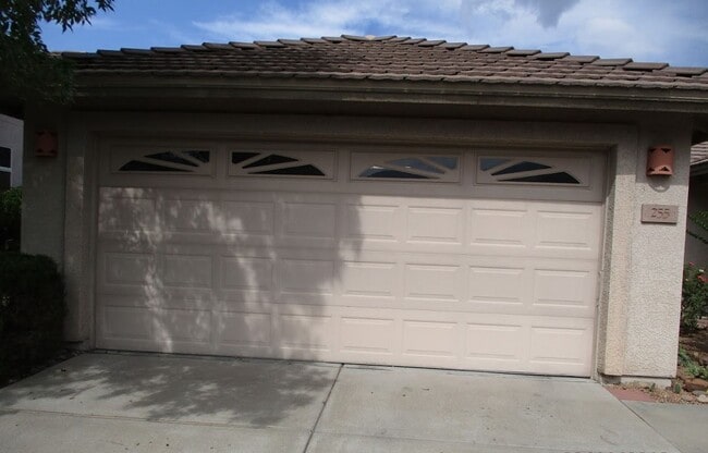 Building Photo - Unfurnished, 1-year long-term rental