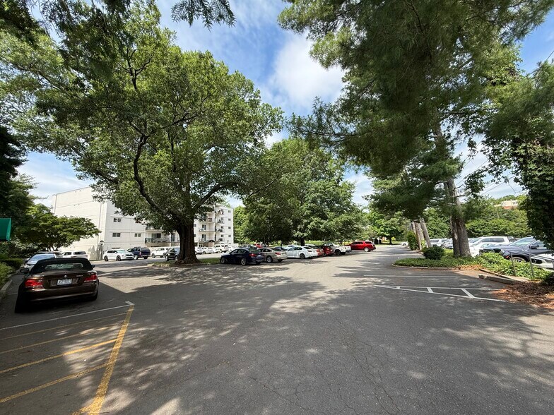 Building Photo - 2501 Roswell Ave