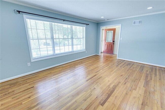 Building Photo - 406 S Ingleside St
