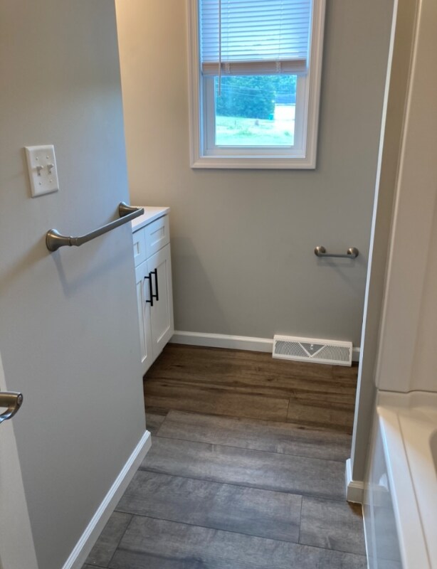 Building Photo - 1052 Stonybridge Dr