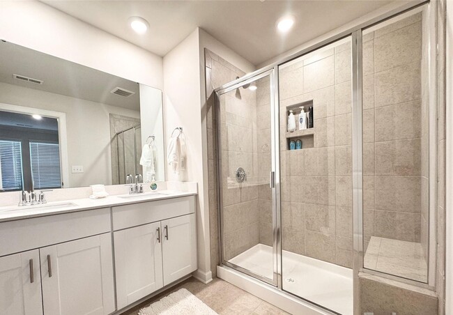 Building Photo - Enchanting 3-Story Single Home  | 4 BR/3.5BA | 2-Car Garage |In City Park Community!