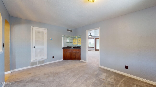 Building Photo - 801 Claravista Ln