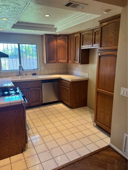 Building Photo - 7513 Center Ave