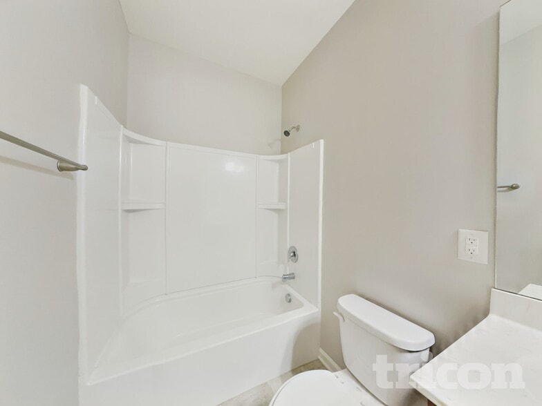 Building Photo - 932 Avondale Dr