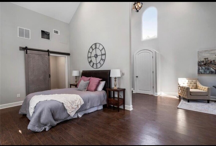 Building Photo - Room in House on Dill Ave SW