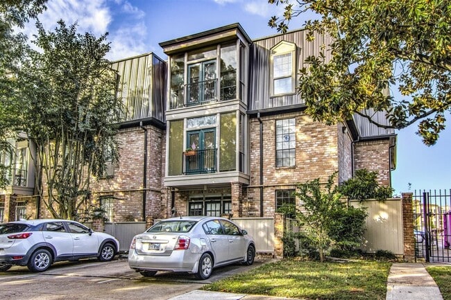 Building Photo - 2400 N Braeswood Blvd