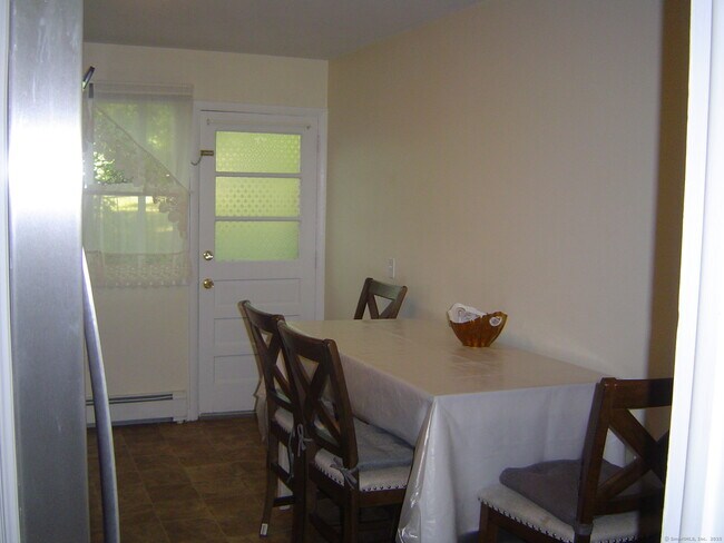 Building Photo - 301 S Elm St