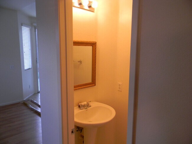 Building Photo - 11166 Pondfield Ct