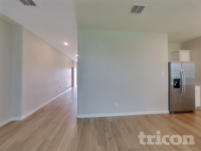 Building Photo - 235 Jenkinson Dr