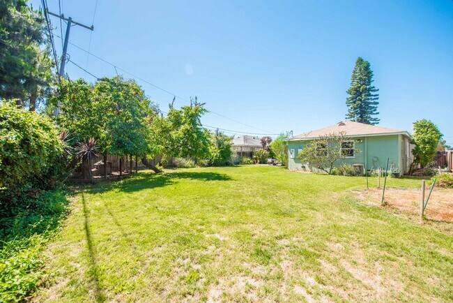 Building Photo - 20092 Bayview Ave