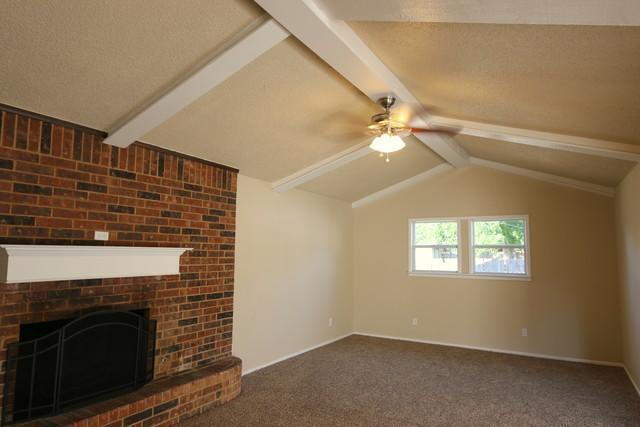 Building Photo - Half off First Full Month's Rent! /Fantastic Updated Home