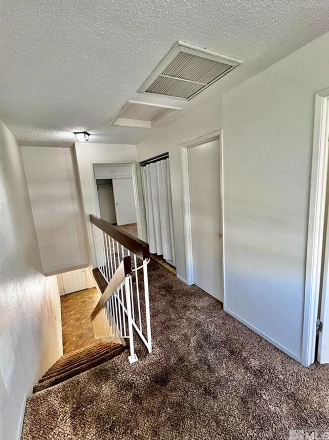 Building Photo - 1527 Steven Ct