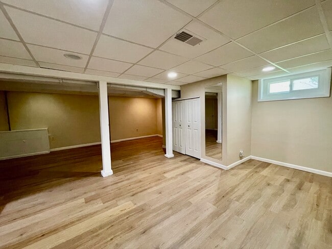 Building Photo - 980 Spring Rd