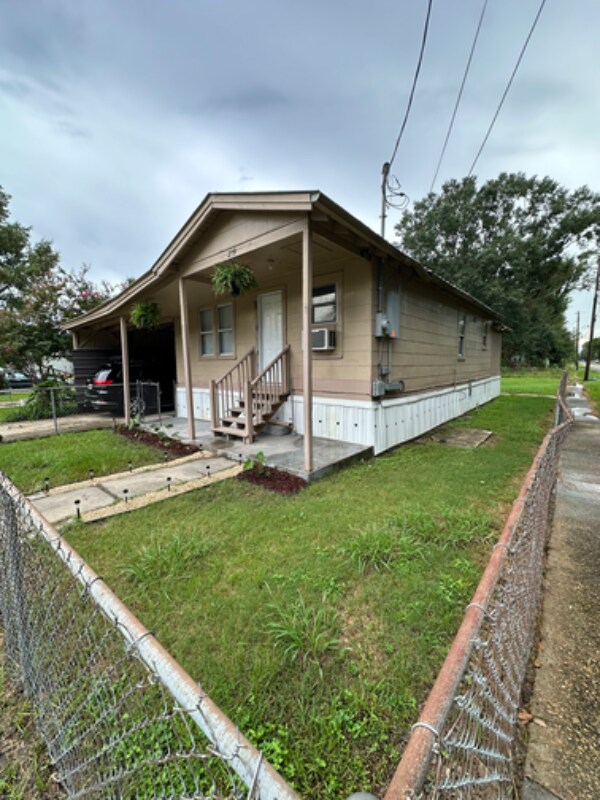 Building Photo - 209 G St
