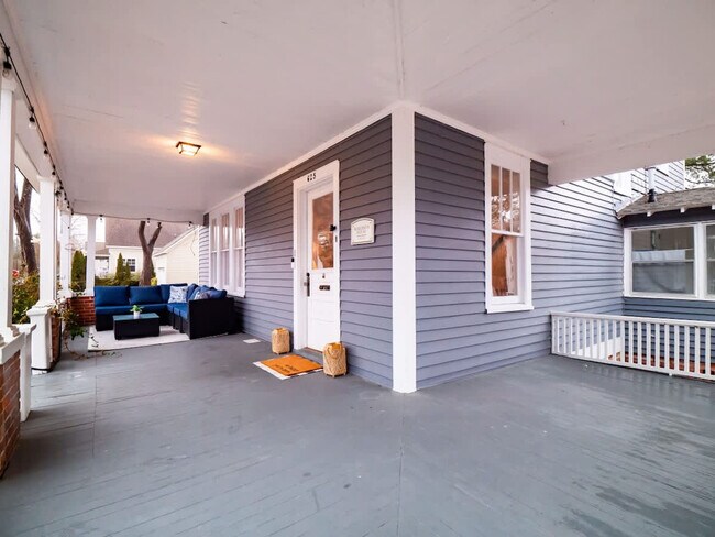 Building Photo - 2ND East Drive-SI ID1496103P