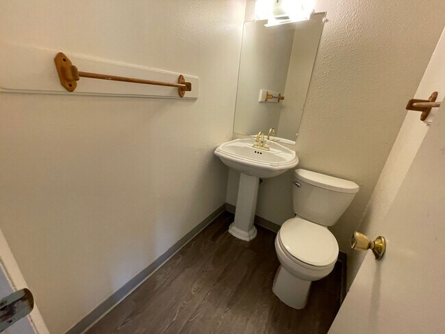 Building Photo - 736 37th Ave