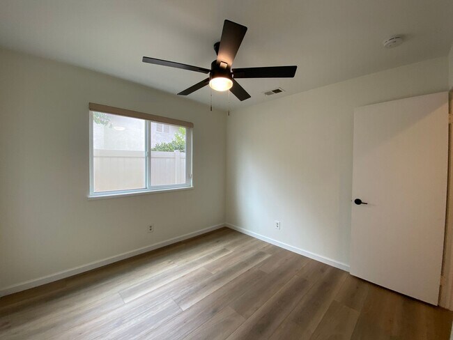 Building Photo - Spacious 4 Bedroom 2 Bath in Desirable Oceanside!