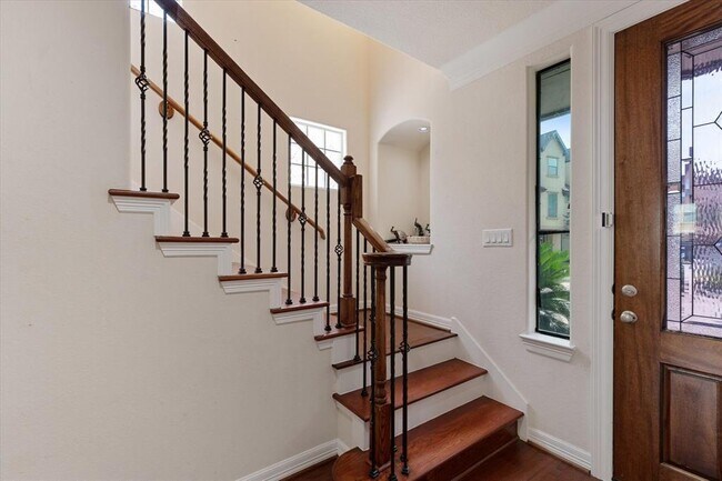 Building Photo - 5502 Lunia Ln