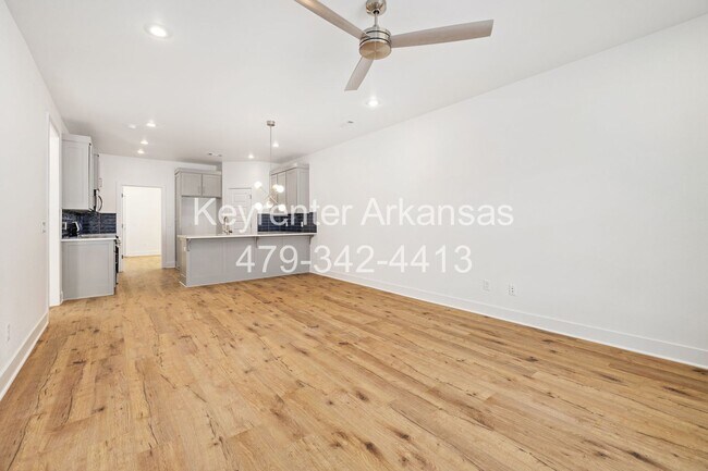 Building Photo - Brand New Duplex in Fayetteville!