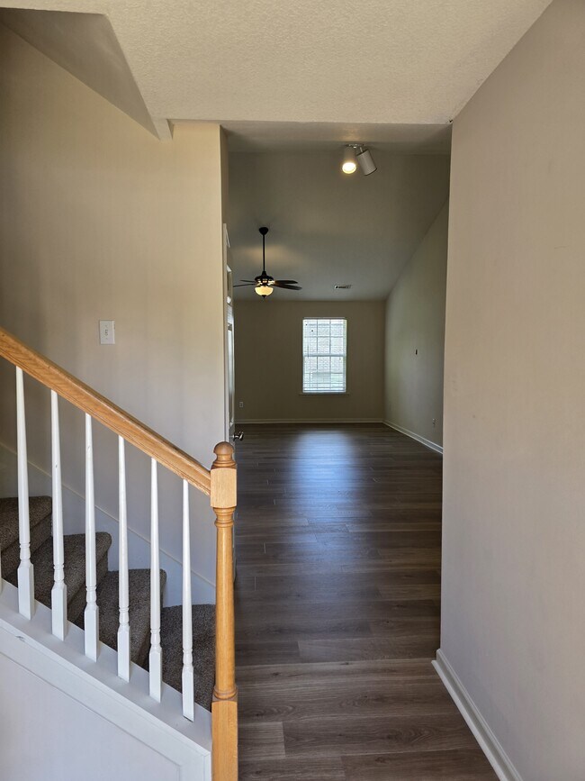 Building Photo - 507 Chastine Dr