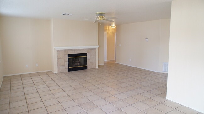Building Photo - WONDERFUL 5 BD HOME WELL-LOCATED NORTHWEST...