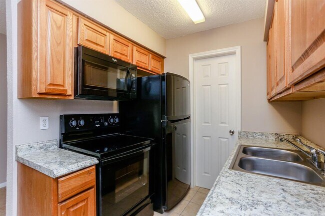 Building Photo - 14039 Eagle Pass St