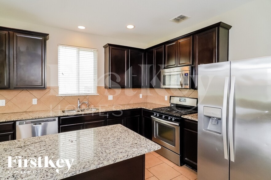 Building Photo - 10514 Century Farm Dr